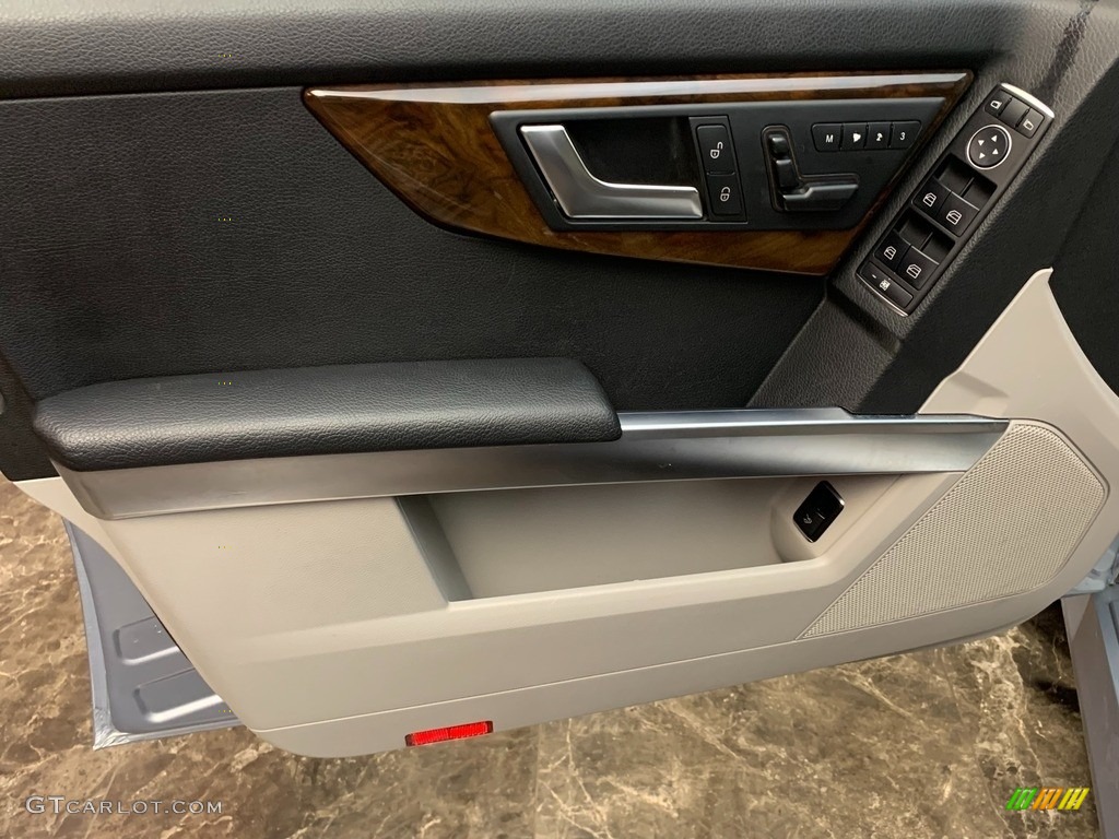2015 Mercedes-Benz GLK 350 4Matic Ash/Black Door Panel Photo #146350162