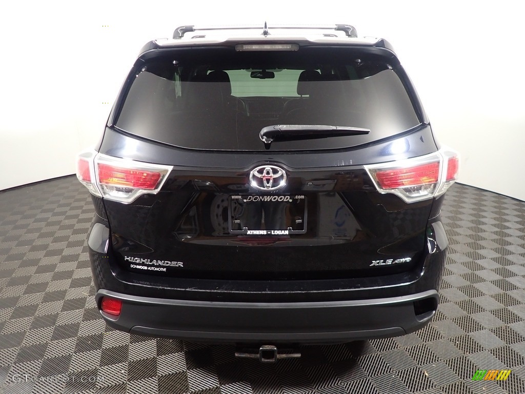 2015 Highlander XLE AWD - Attitude Black Metallic / Black photo #13