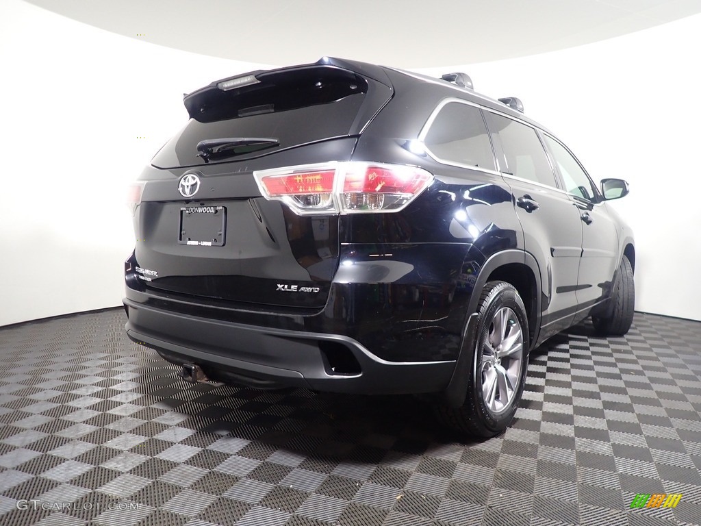 2015 Highlander XLE AWD - Attitude Black Metallic / Black photo #17