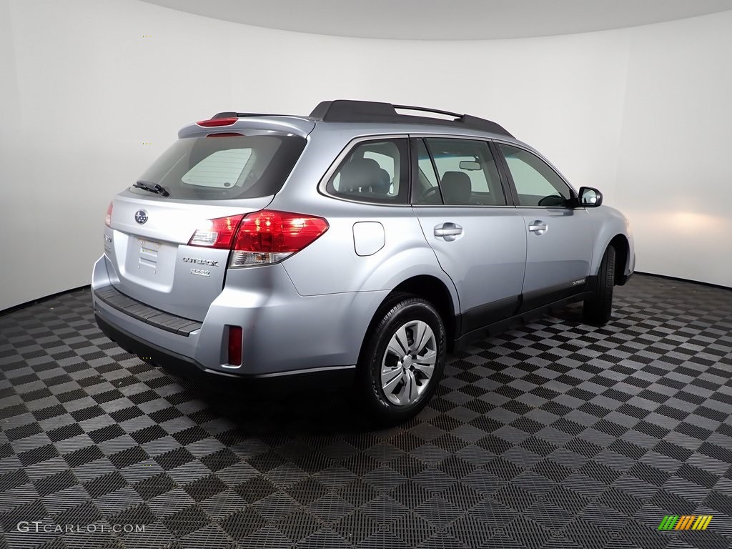 2013 Outback 2.5i - Ice Silver Metallic / Black photo #8