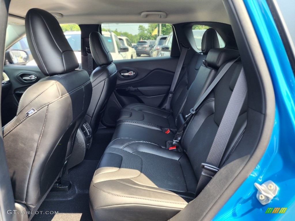 2023 Jeep Cherokee Altitude Lux 4x4 Rear Seat Photos