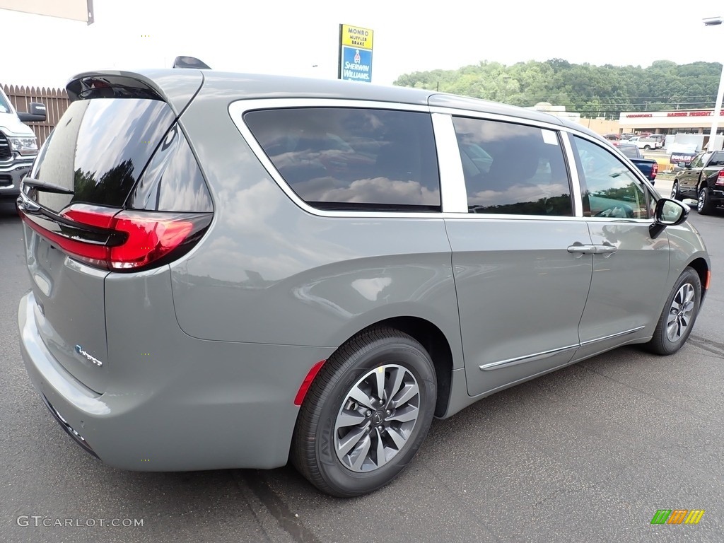 2023 Pacifica Hybrid Limited - Ceramic Gray / Black/Alloy photo #6