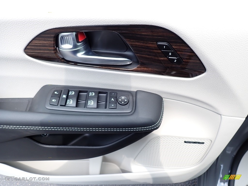 2023 Pacifica Hybrid Limited - Ceramic Gray / Black/Alloy photo #15