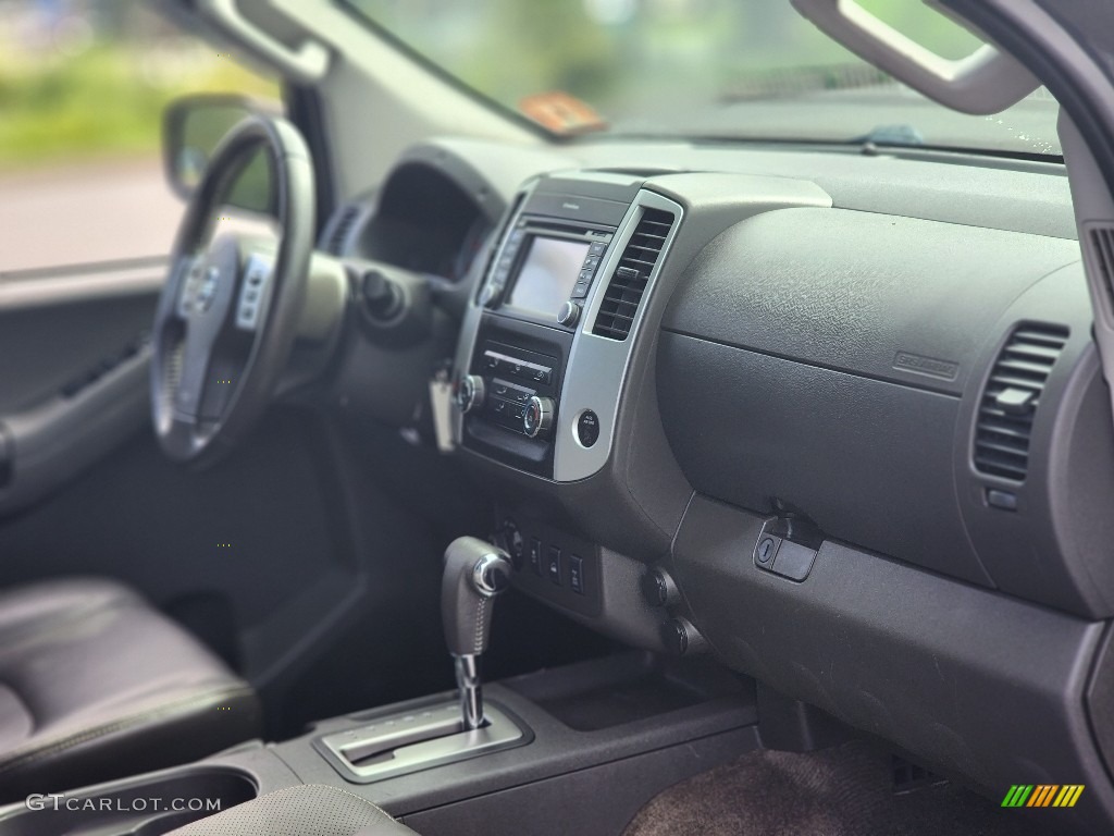 2013 Xterra Pro-4X 4x4 - Night Armor / Gray photo #12