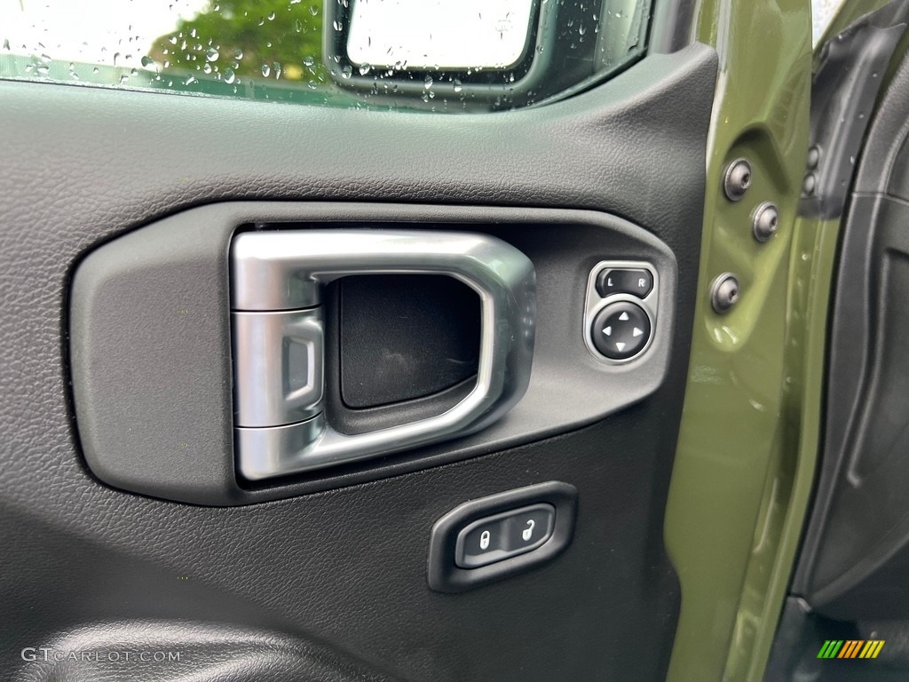 2024 Jeep Wrangler 4-Door Willys 4x4 Door Panel Photos