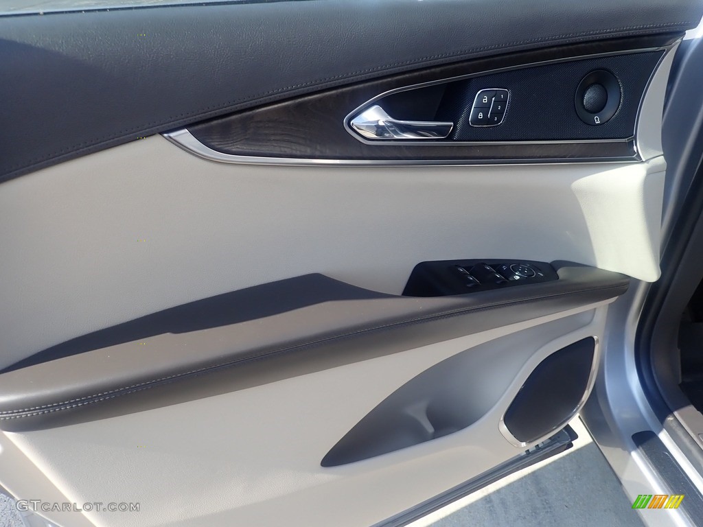 2020 Lincoln Nautilus Reserve AWD Door Panel Photos