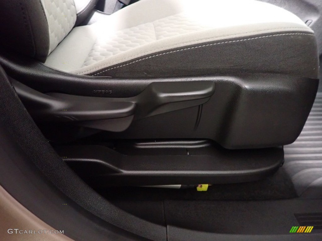 2018 Equinox LT - Sandy Ridge Metallic / Medium Ash Gray photo #35
