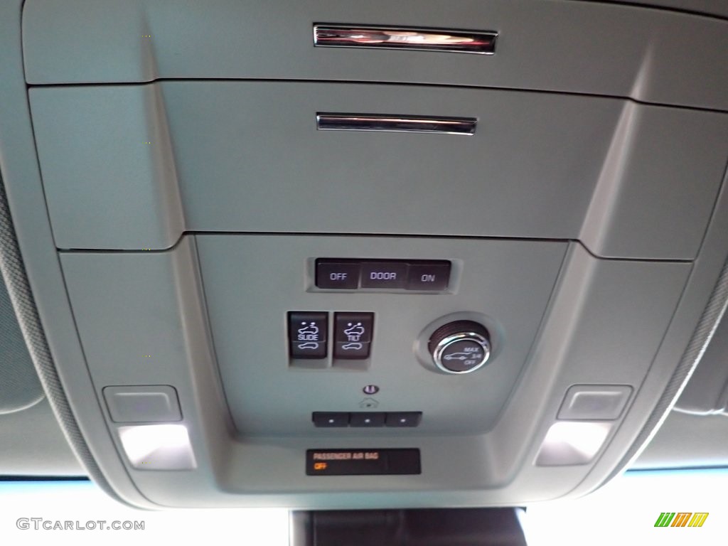 2019 Suburban LT 4WD - Black / Jet Black photo #23