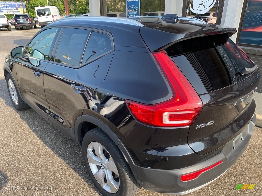 2020 XC40 T4 Momentum - Black Stone / Blond/Charcoal photo #6