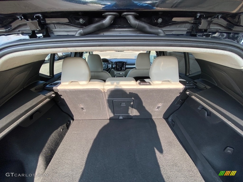 2020 XC40 T4 Momentum - Black Stone / Blond/Charcoal photo #7