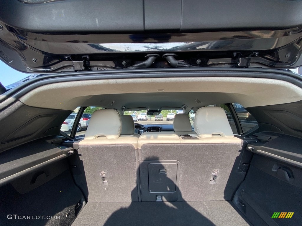2020 XC40 T4 Momentum - Black Stone / Blond/Charcoal photo #10