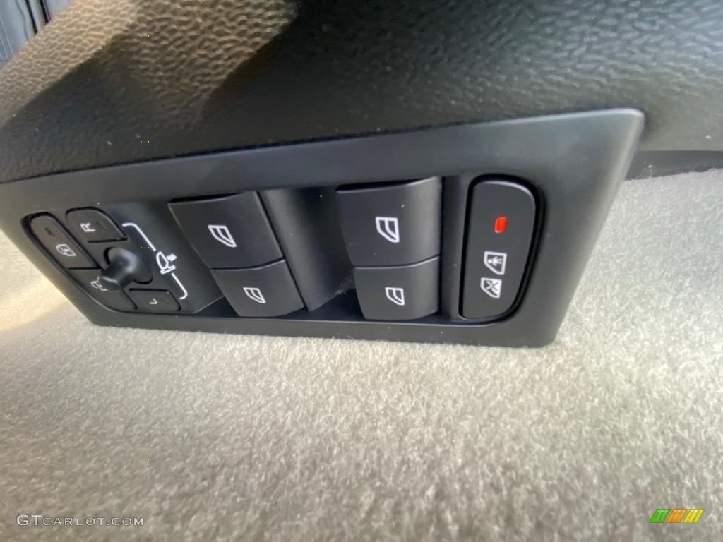 2020 XC40 T4 Momentum - Black Stone / Blond/Charcoal photo #13