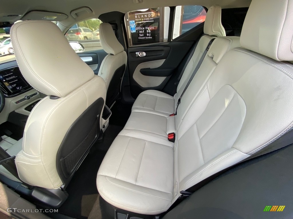 2020 XC40 T4 Momentum - Black Stone / Blond/Charcoal photo #15