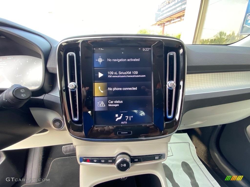 2020 XC40 T4 Momentum - Black Stone / Blond/Charcoal photo #17