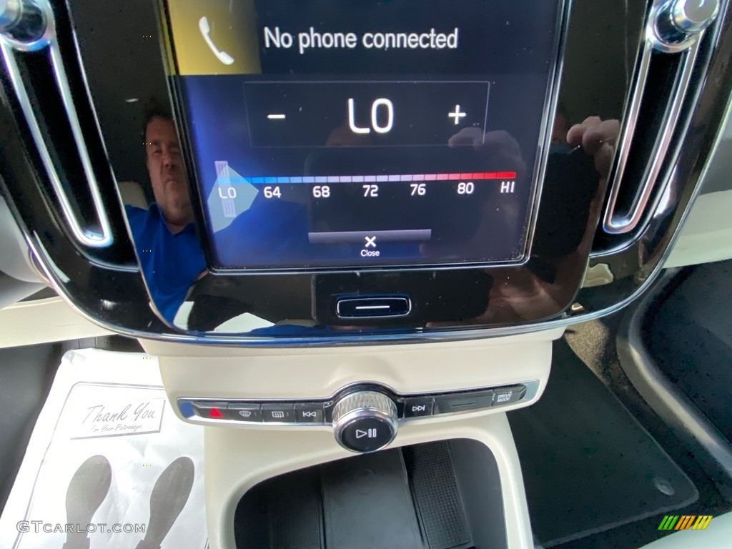 2020 XC40 T4 Momentum - Black Stone / Blond/Charcoal photo #21