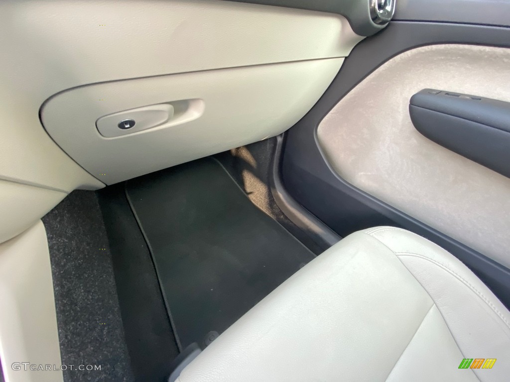 2020 XC40 T4 Momentum - Black Stone / Blond/Charcoal photo #22