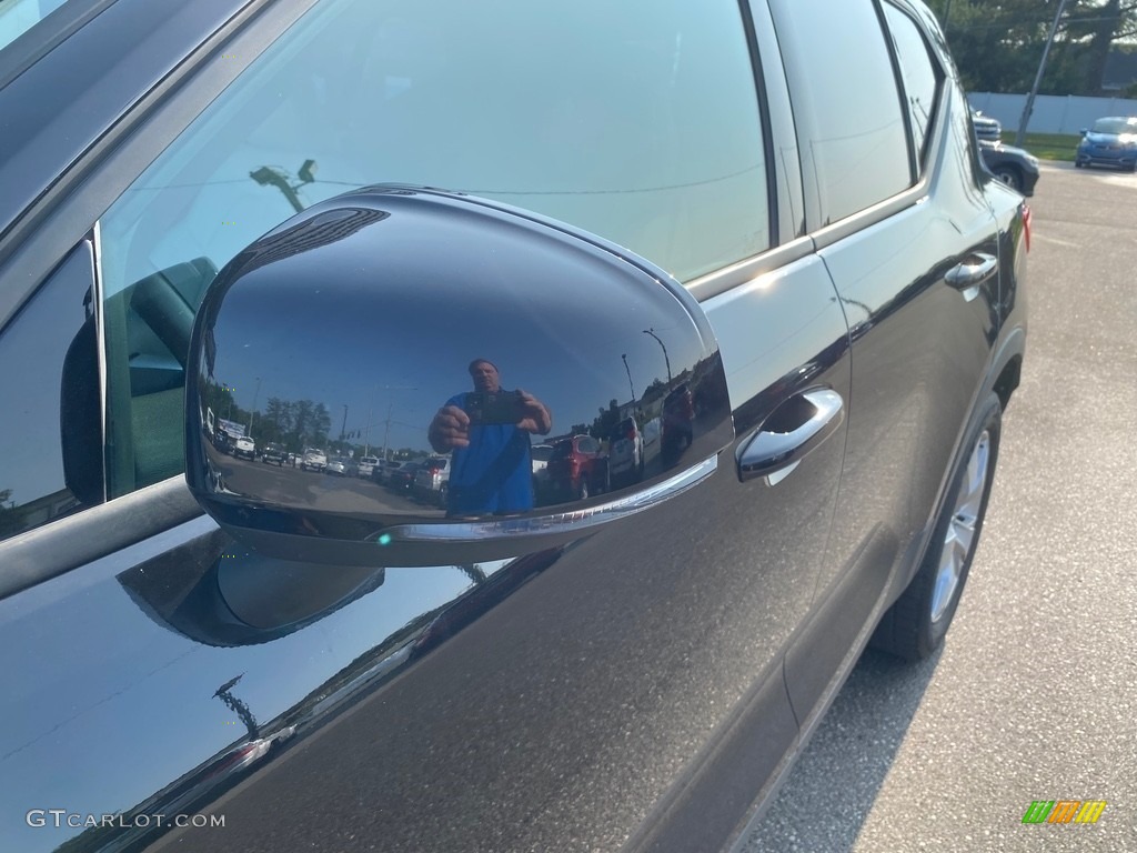 2020 XC40 T4 Momentum - Black Stone / Blond/Charcoal photo #26