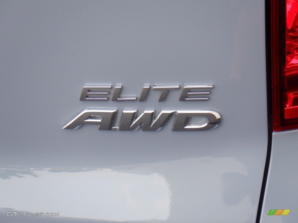 2022 Honda Passport Elite AWD Marks and Logos Photo #146370985