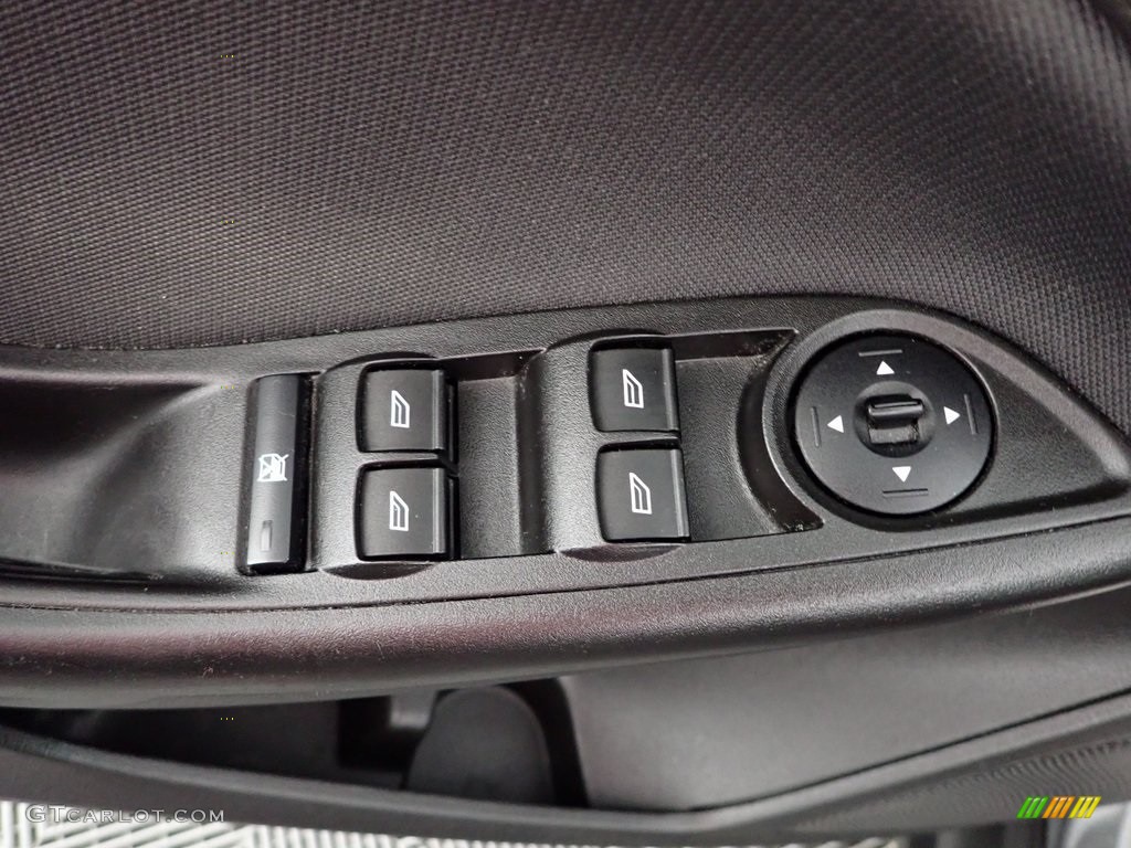 2017 Focus SE Hatch - Magnetic / Charcoal Black photo #13