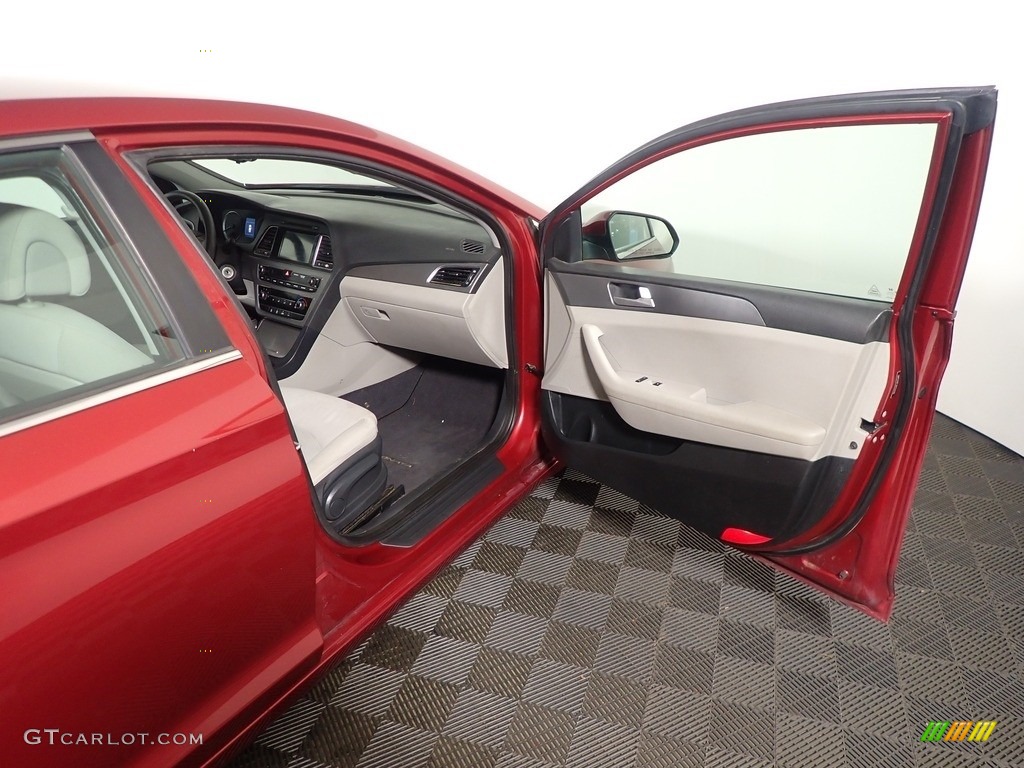 2016 Sonata SE - Venetian Red / Gray photo #32