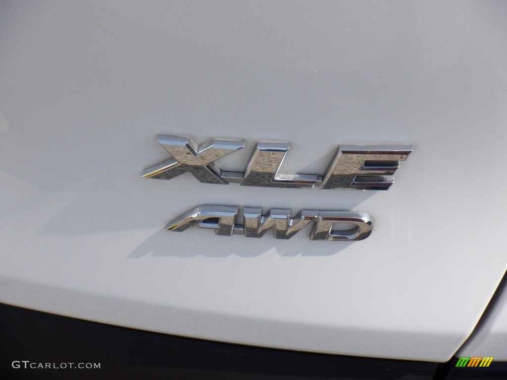 2020 RAV4 XLE AWD - Super White / Black photo #19
