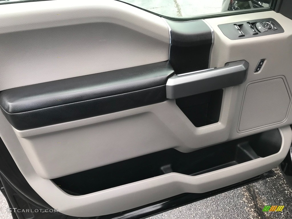 2019 F150 XLT SuperCrew 4x4 - Agate Black / Earth Gray photo #9