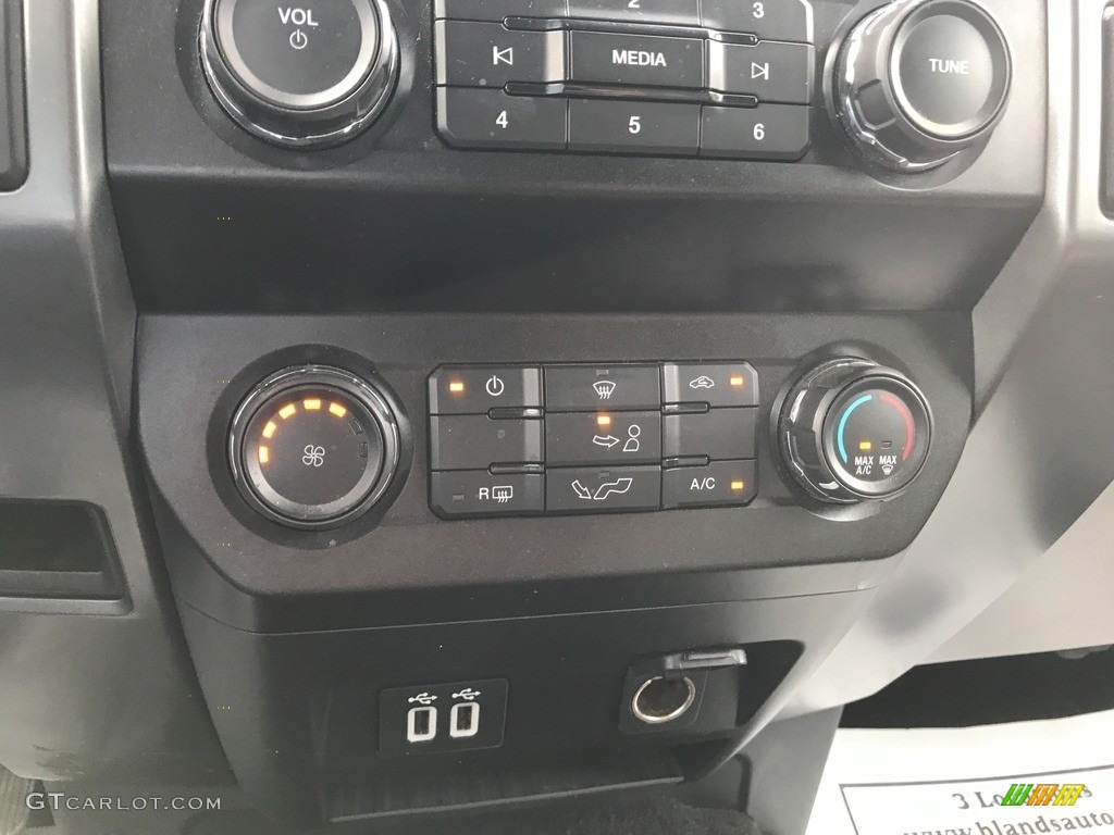 2019 F150 XLT SuperCrew 4x4 - Agate Black / Earth Gray photo #20