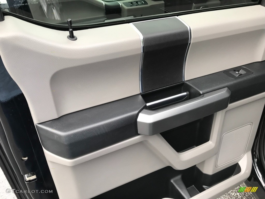 2019 F150 XLT SuperCrew 4x4 - Agate Black / Earth Gray photo #23