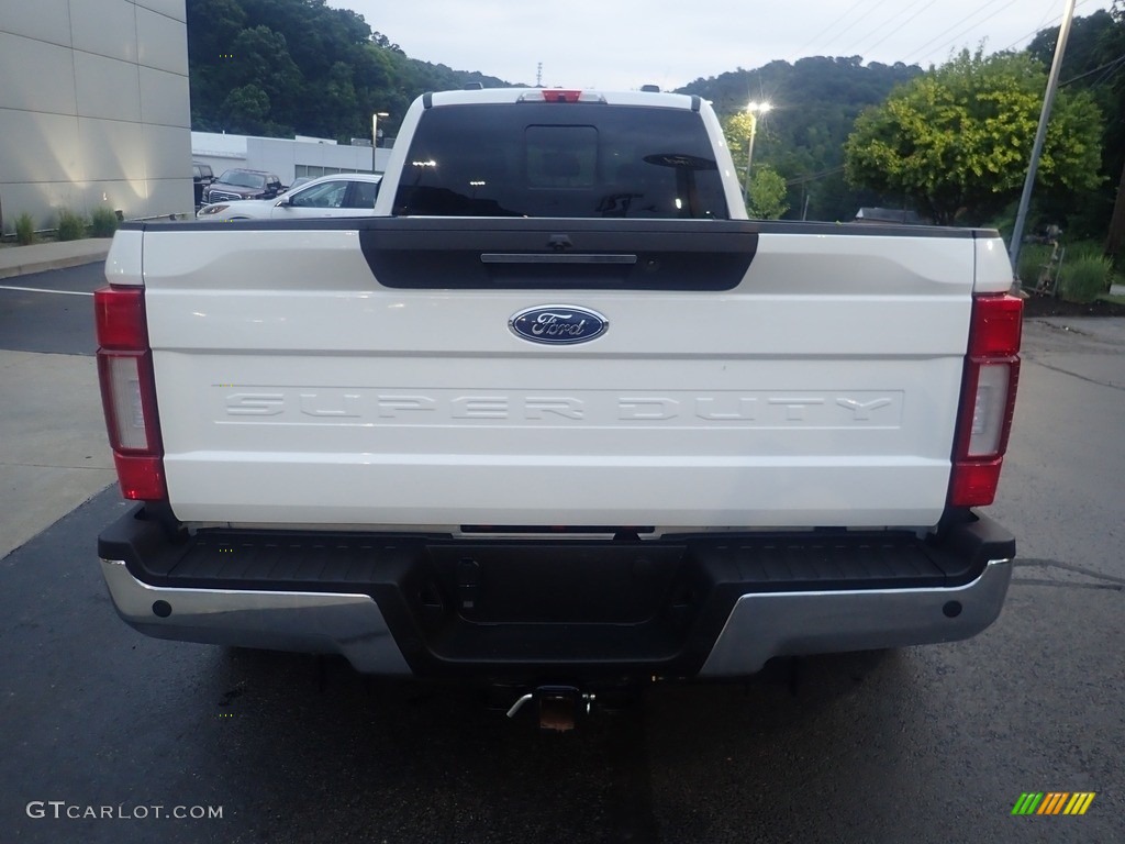 2022 F350 Super Duty Lariat Crew Cab 4x4 - Oxford White / Black Onyx photo #3