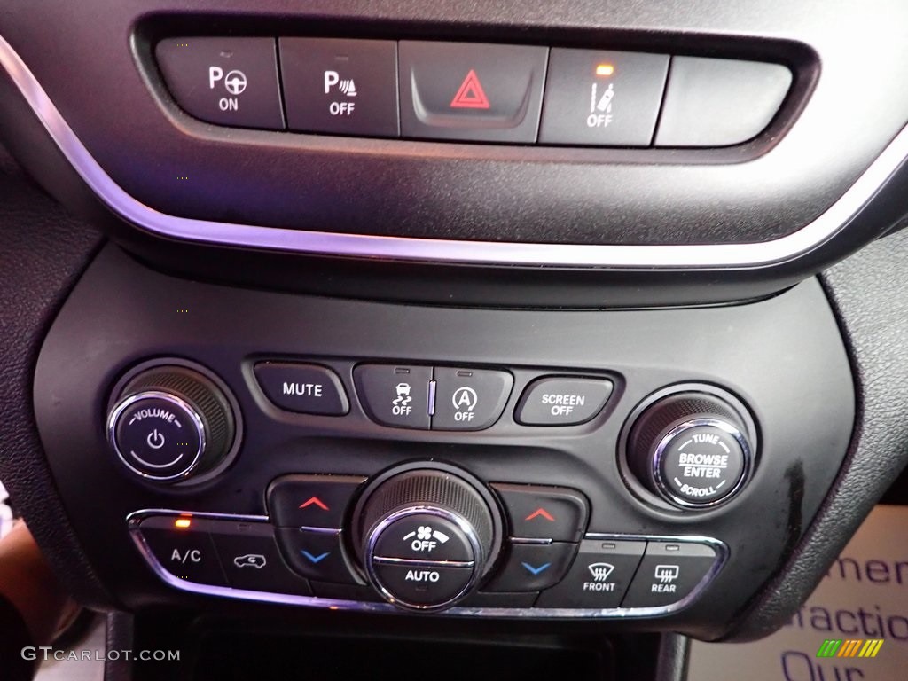 2019 Cherokee Trailhawk 4x4 - Diamond Black Crystal Pearl / Black photo #20