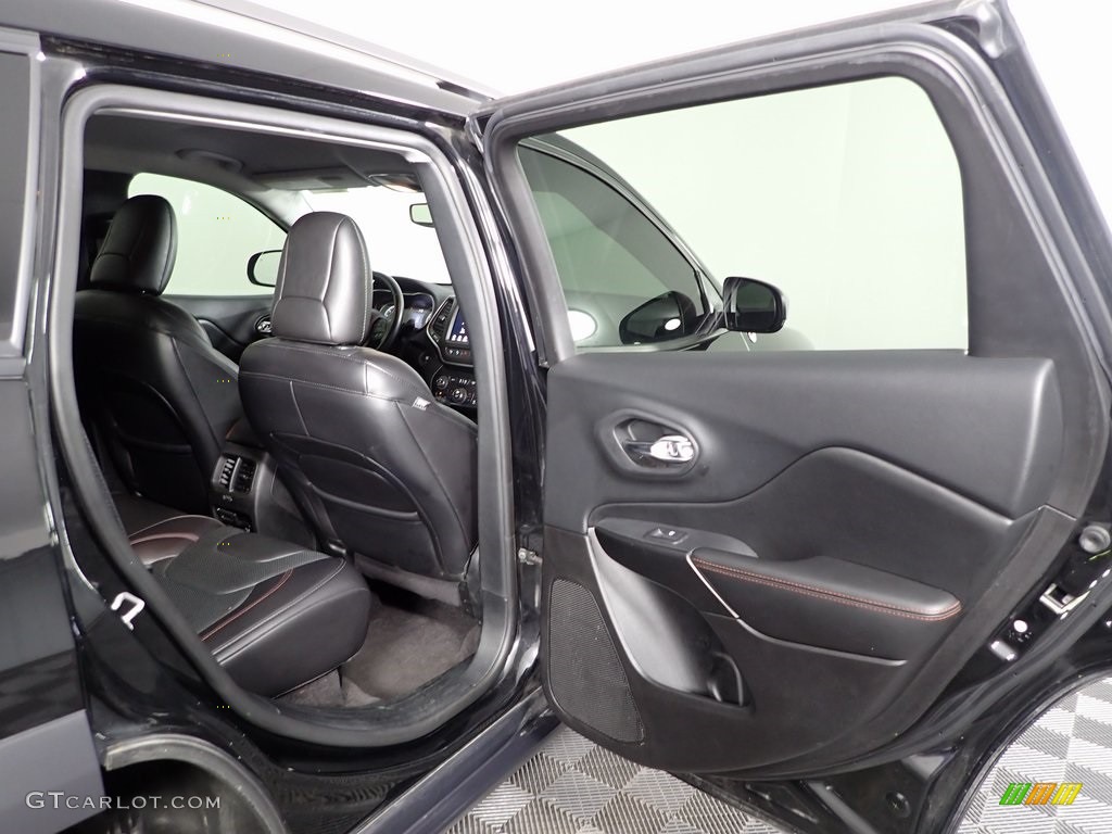 2019 Cherokee Trailhawk 4x4 - Diamond Black Crystal Pearl / Black photo #28