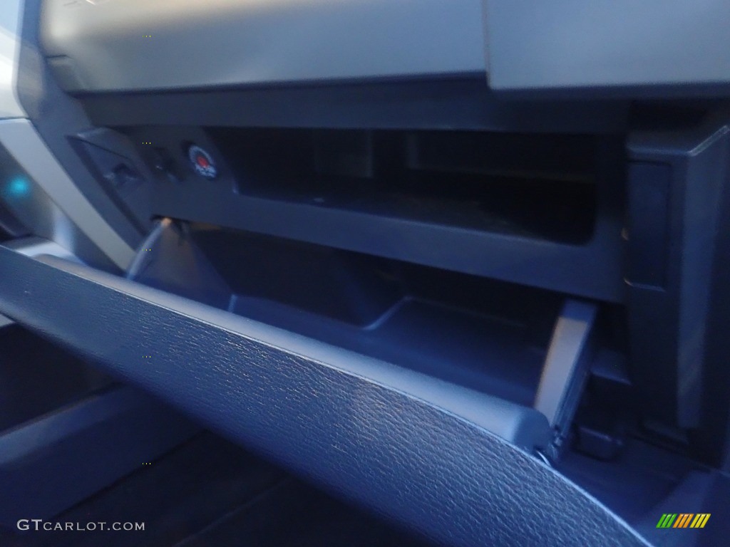 2022 F350 Super Duty Lariat Crew Cab 4x4 - Oxford White / Black Onyx photo #13