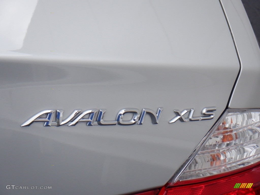 2004 Toyota Avalon XLS Marks and Logos Photos