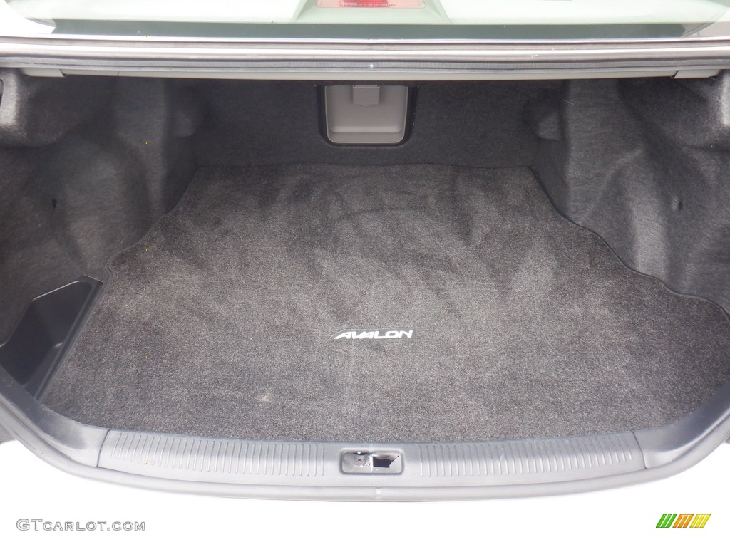 2004 Toyota Avalon XLS Trunk Photos