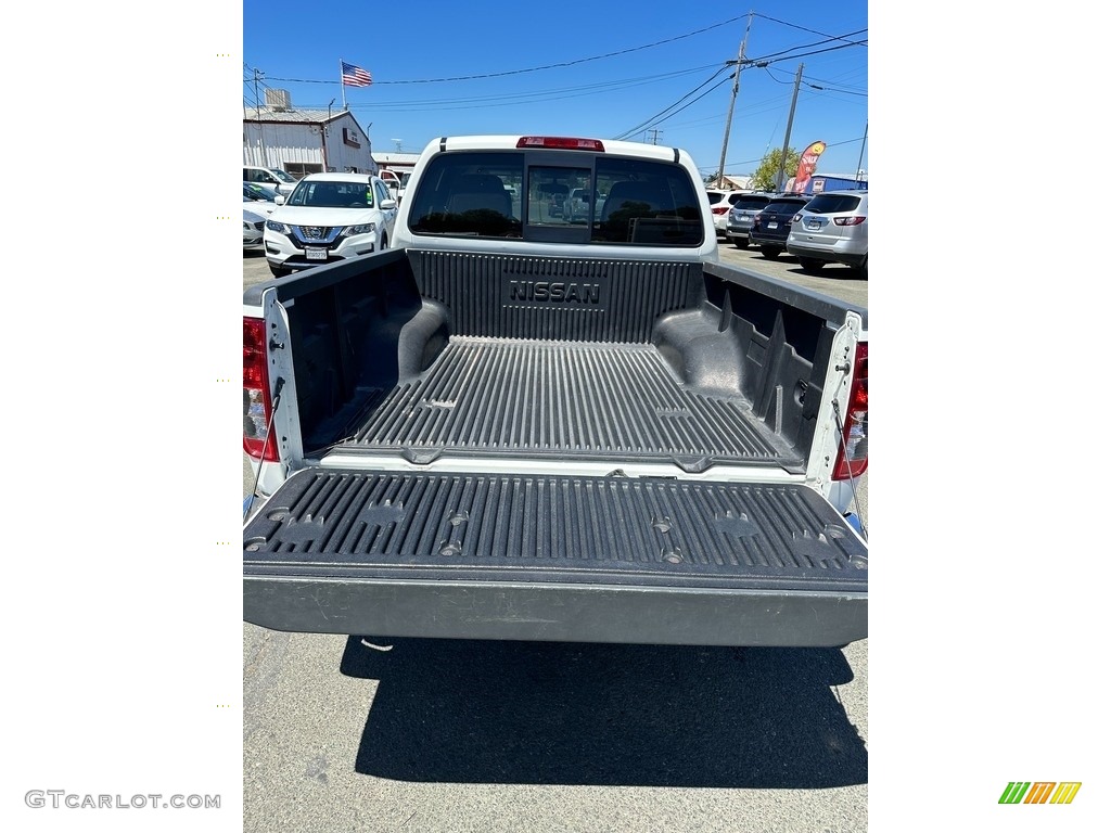 2019 Frontier SV Crew Cab - Glacier White / Steel photo #7