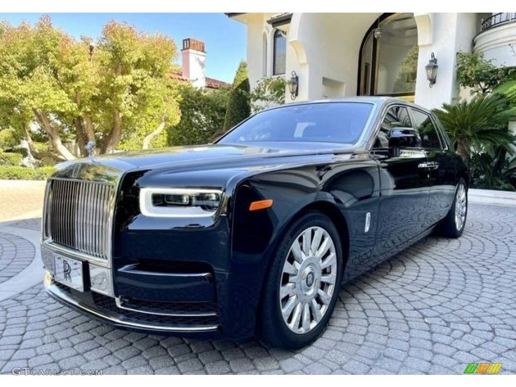 Black/Jubilee Silver 2019 Rolls-Royce Phantom Standard Phantom Model Exterior Photo #146394158