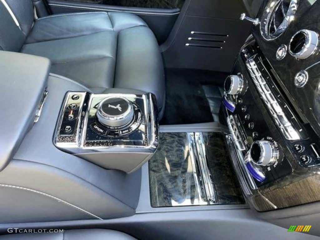 2019 Rolls-Royce Phantom Standard Phantom Model Controls Photos