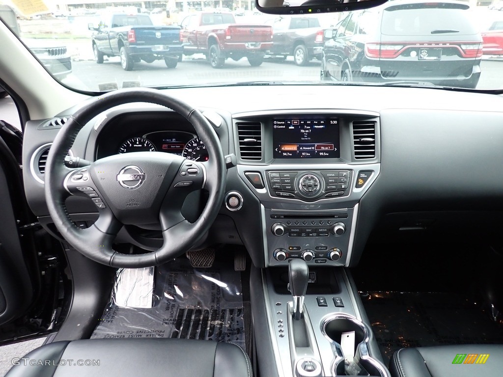 2019 Nissan Pathfinder SL 4x4 Dashboard Photos
