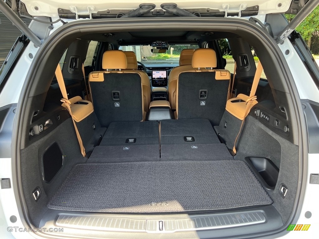 2023 Jeep Grand Cherokee L Summit 4x4 Trunk Photos