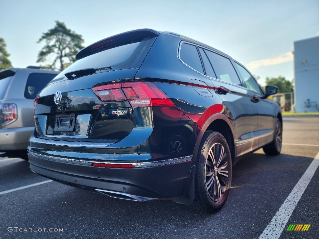 2019 Tiguan SE 4MOTION - Dark Moss Green Metallic / Titan Black photo #3