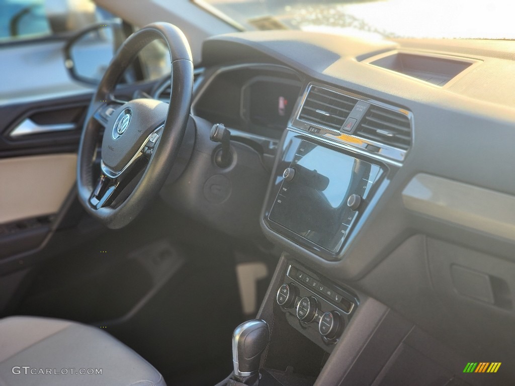 2019 Tiguan SE 4MOTION - Dark Moss Green Metallic / Titan Black photo #5