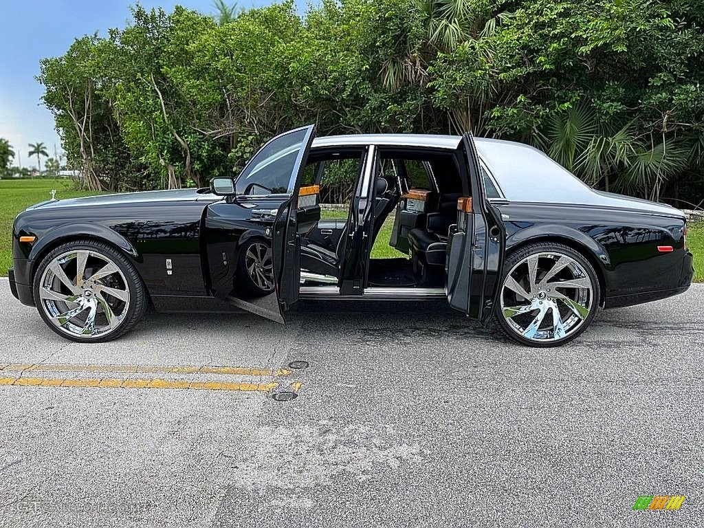Black 2004 Rolls-Royce Phantom Standard Phantom Model Exterior Photo #146404683