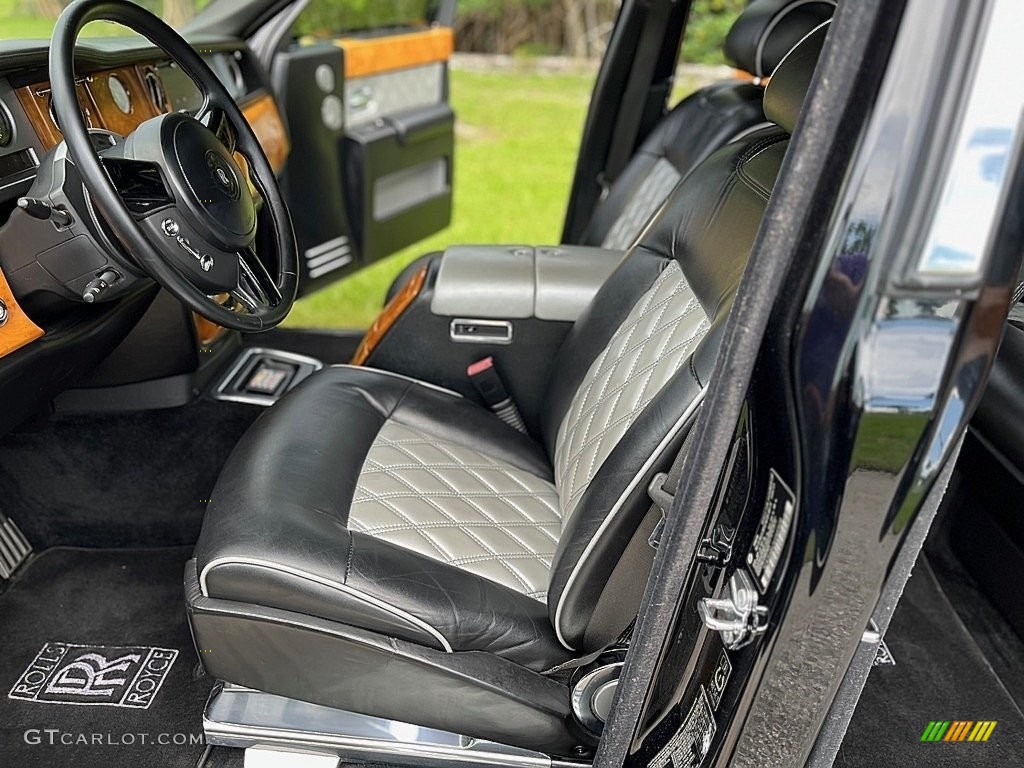 Black/Silver Interior 2004 Rolls-Royce Phantom Standard Phantom Model Photo #146404860