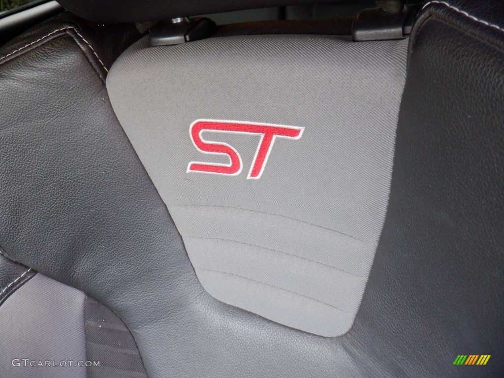 2017 Ford Focus ST Hatch Marks and Logos Photo #146405615