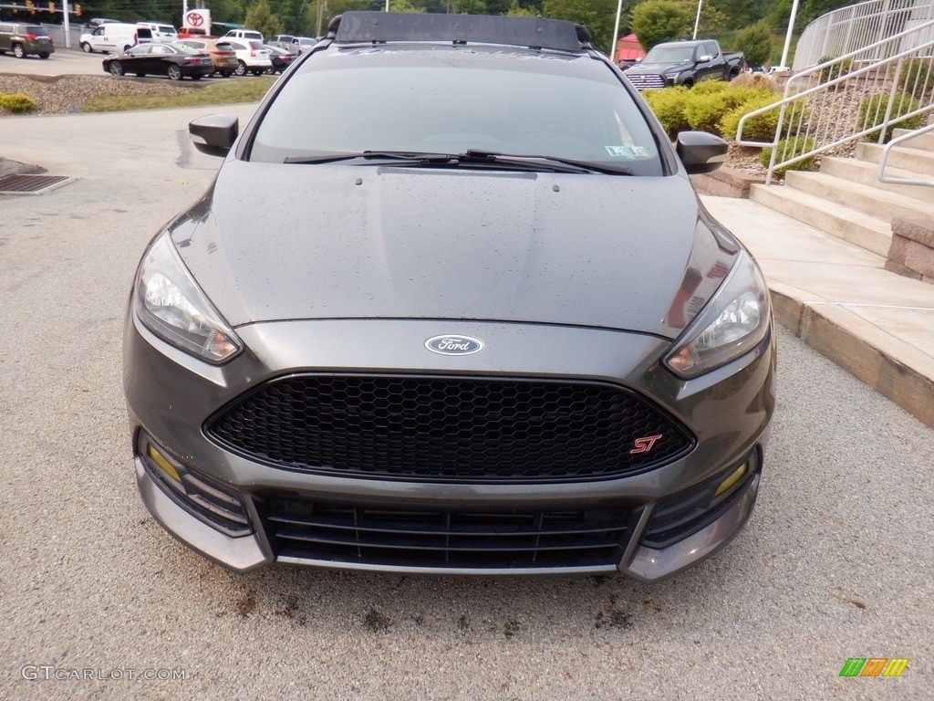 Magnetic 2017 Ford Focus ST Hatch Exterior Photo #146405673