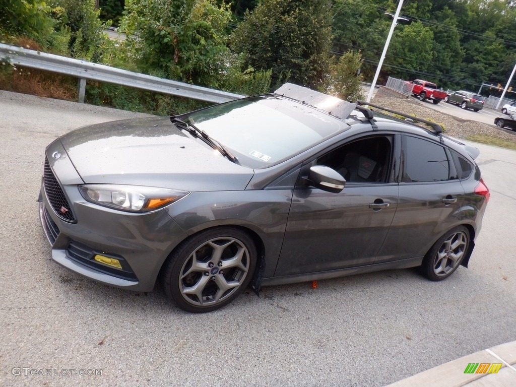 2017 Focus ST Hatch - Magnetic / Charcoal Black photo #14