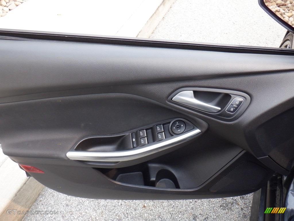 2017 Focus ST Hatch - Magnetic / Charcoal Black photo #19
