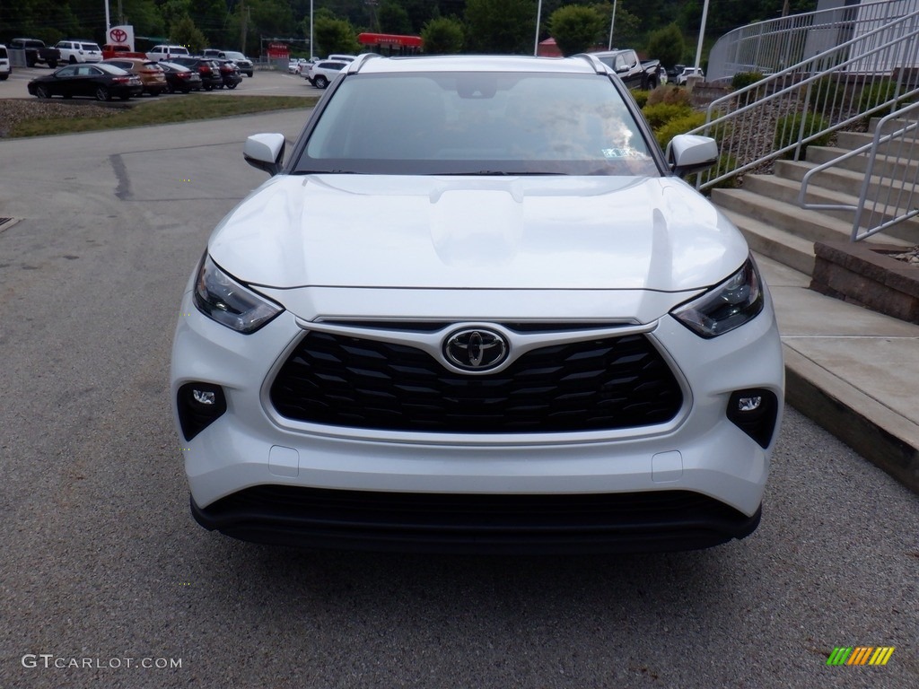 2022 Highlander XLE AWD - Wind Chill Pearl / Black photo #14