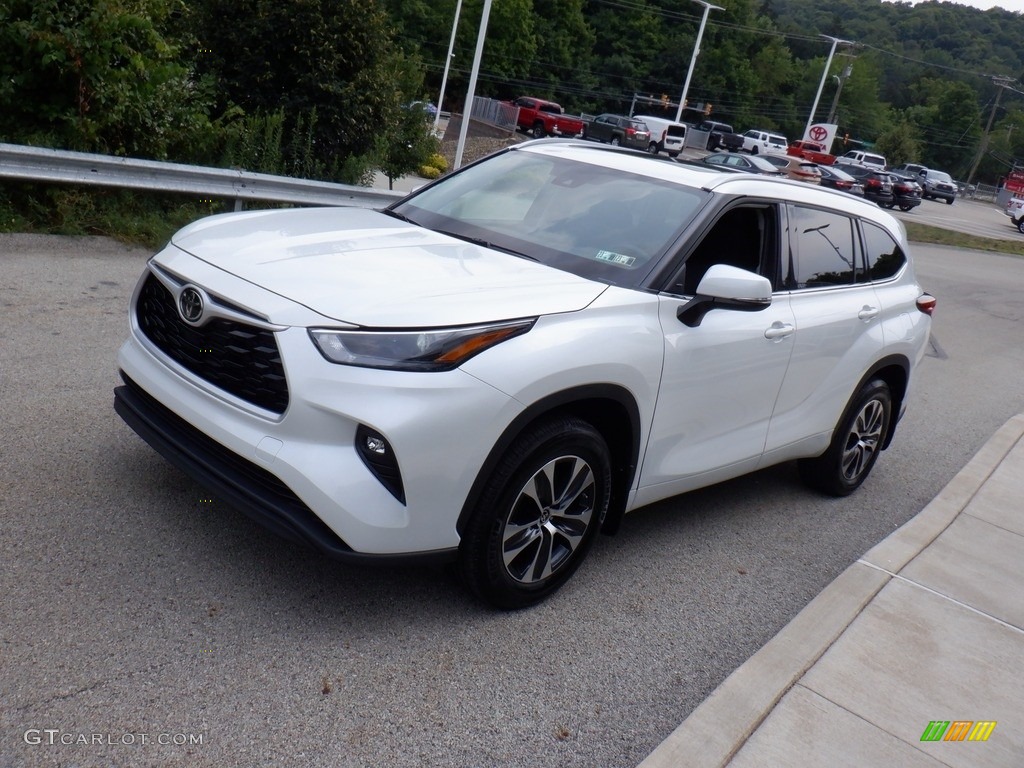 Wind Chill Pearl 2022 Toyota Highlander XLE AWD Exterior Photo #146408013