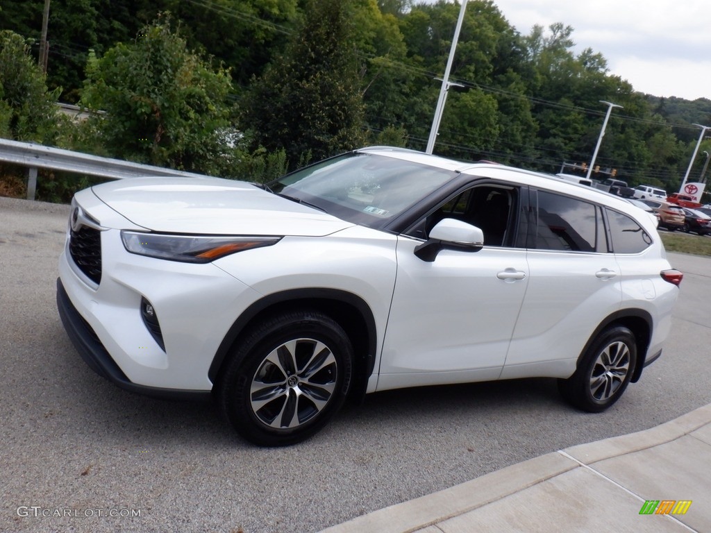 Wind Chill Pearl 2022 Toyota Highlander XLE AWD Exterior Photo #146408025